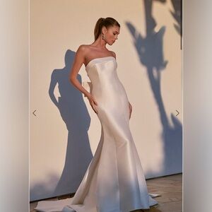 Selling a new, never worn wedding dress!